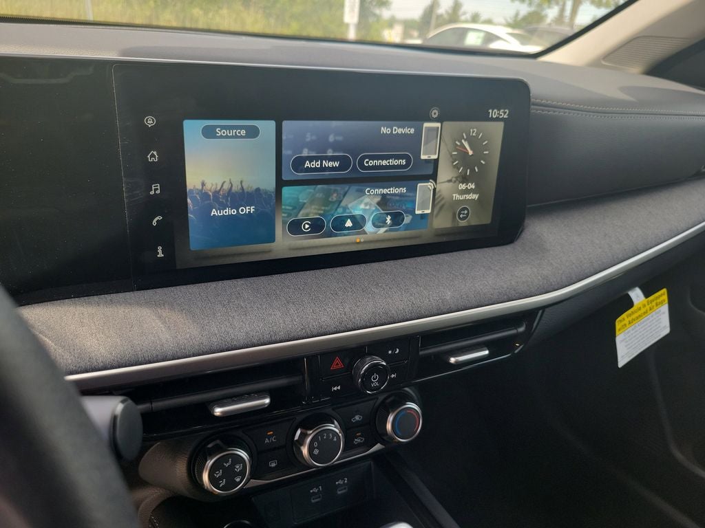 2025 Nissan Kicks SV