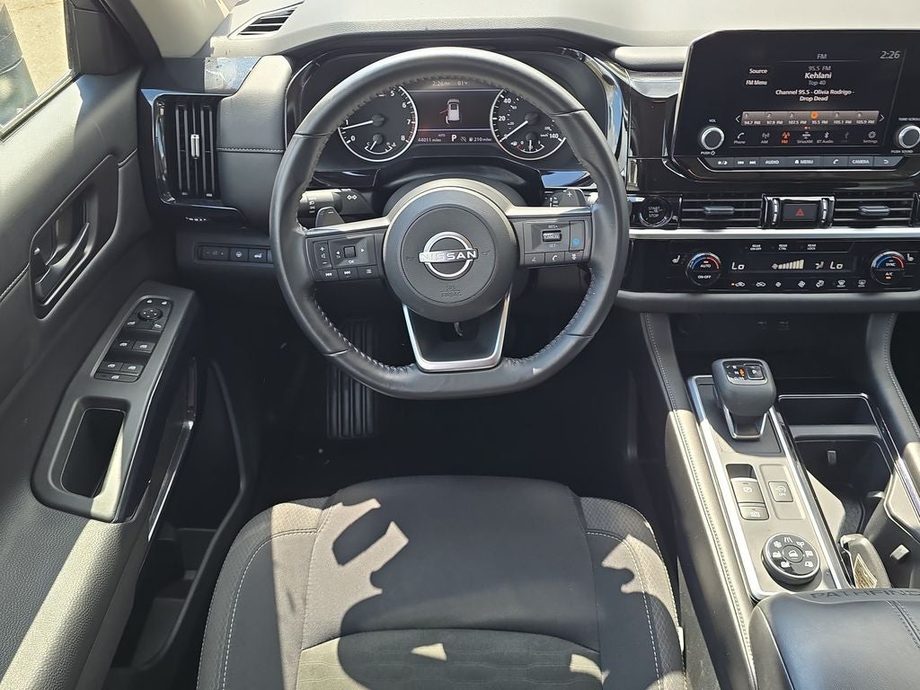 2025 Nissan Pathfinder SV
