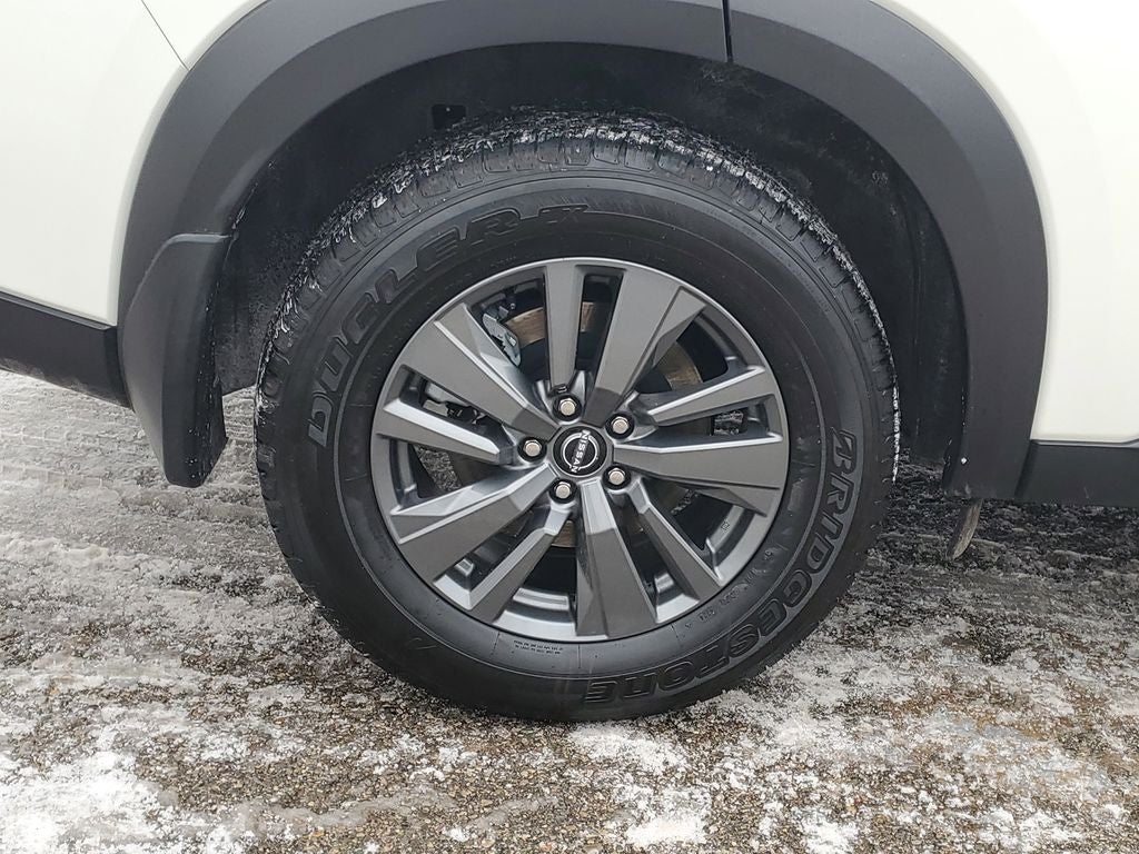 2023 Nissan Pathfinder SV