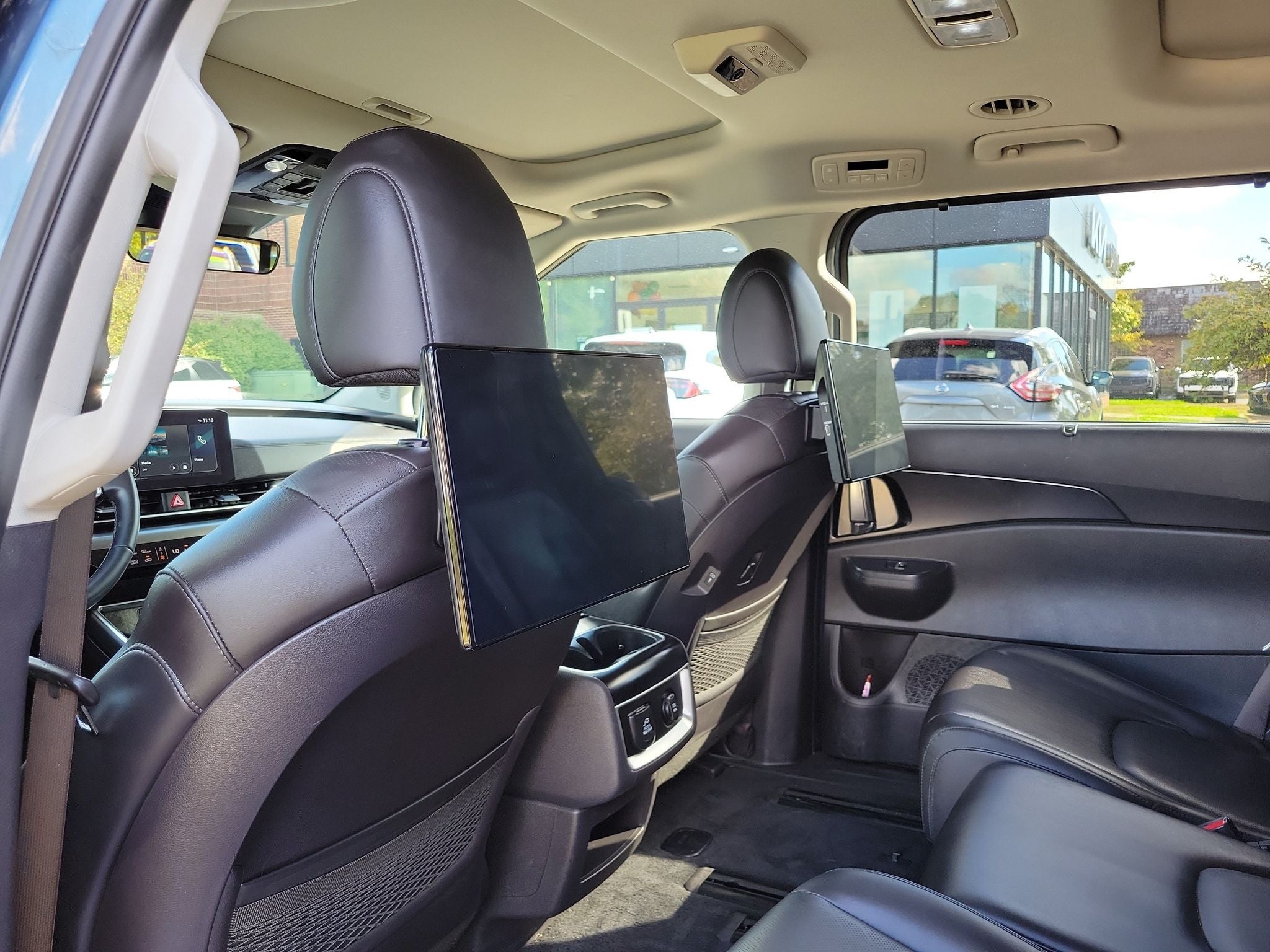 2025 Kia Carnival SX