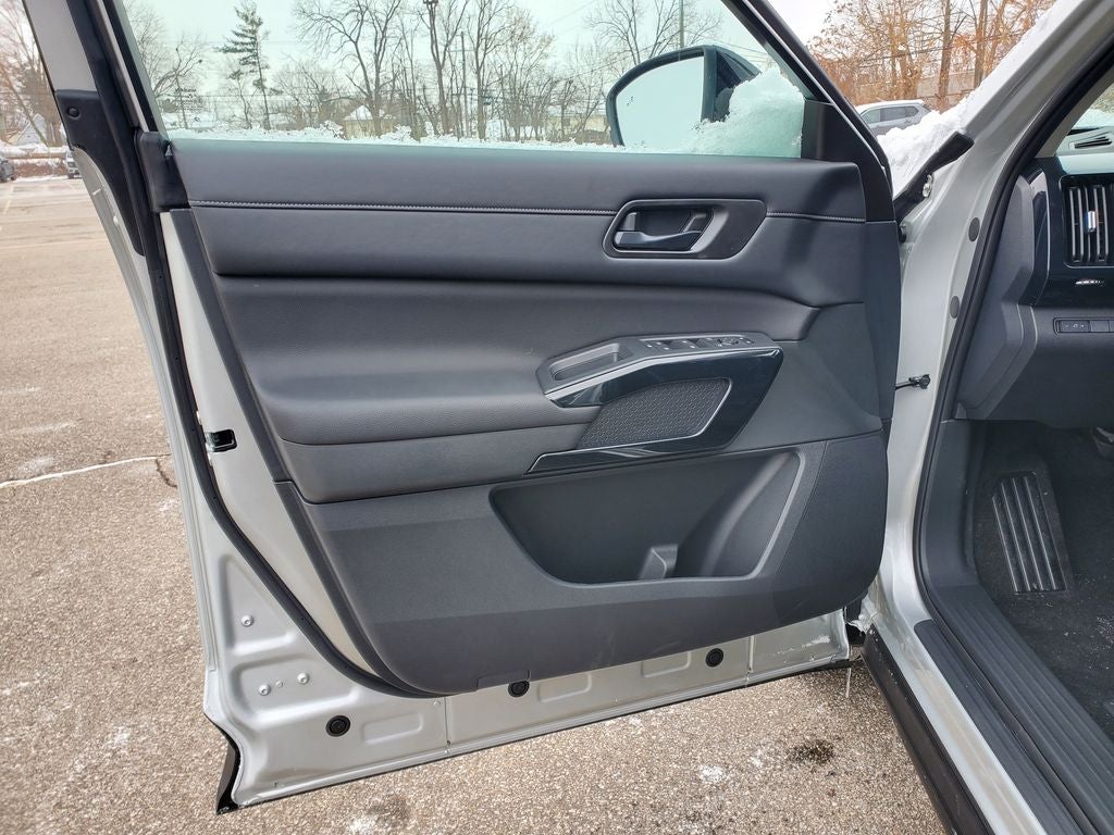 2025 Nissan Pathfinder S