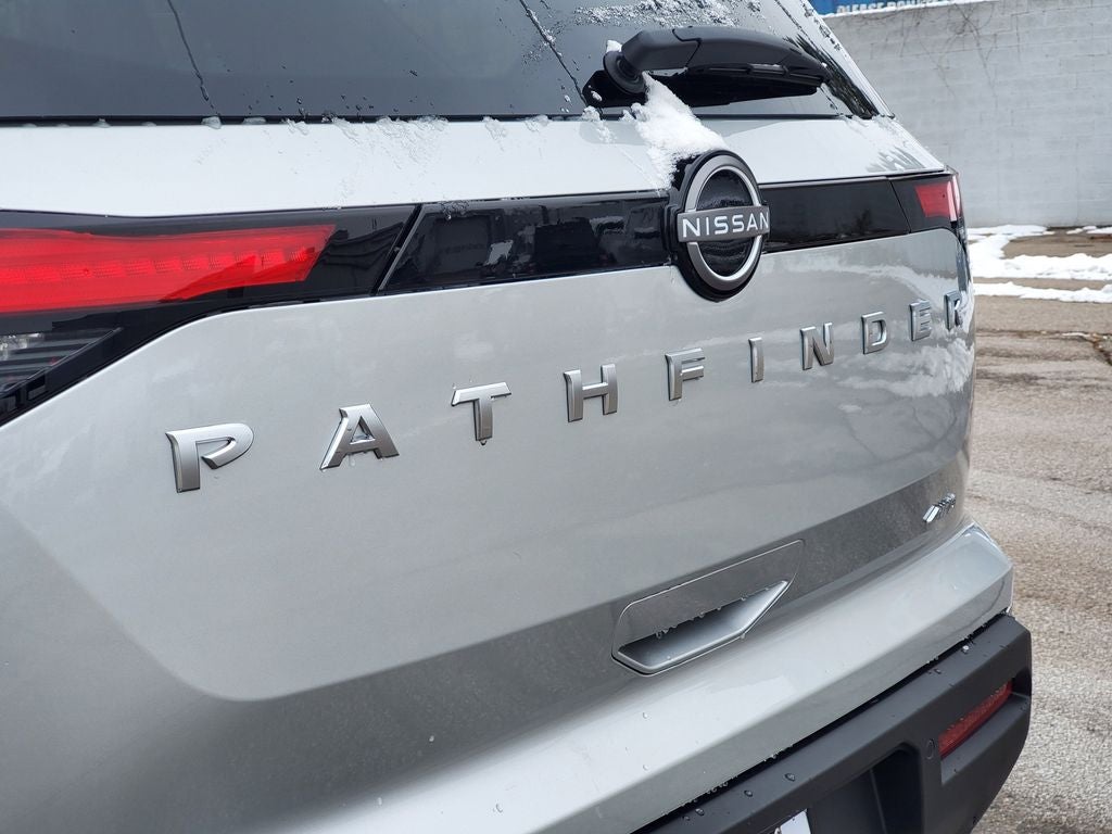 2025 Nissan Pathfinder S