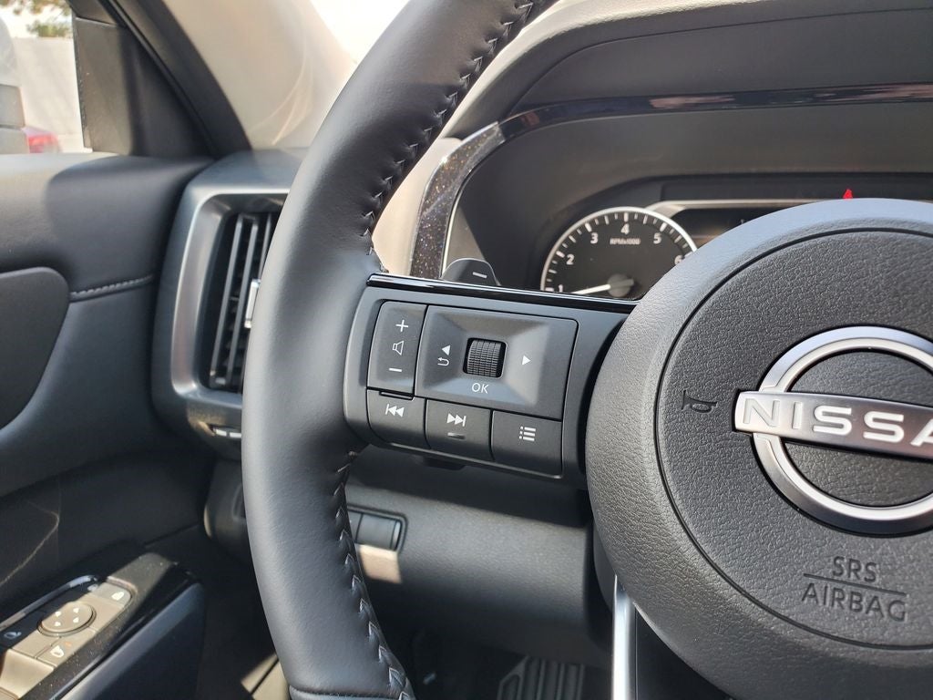 2025 Nissan Pathfinder SL