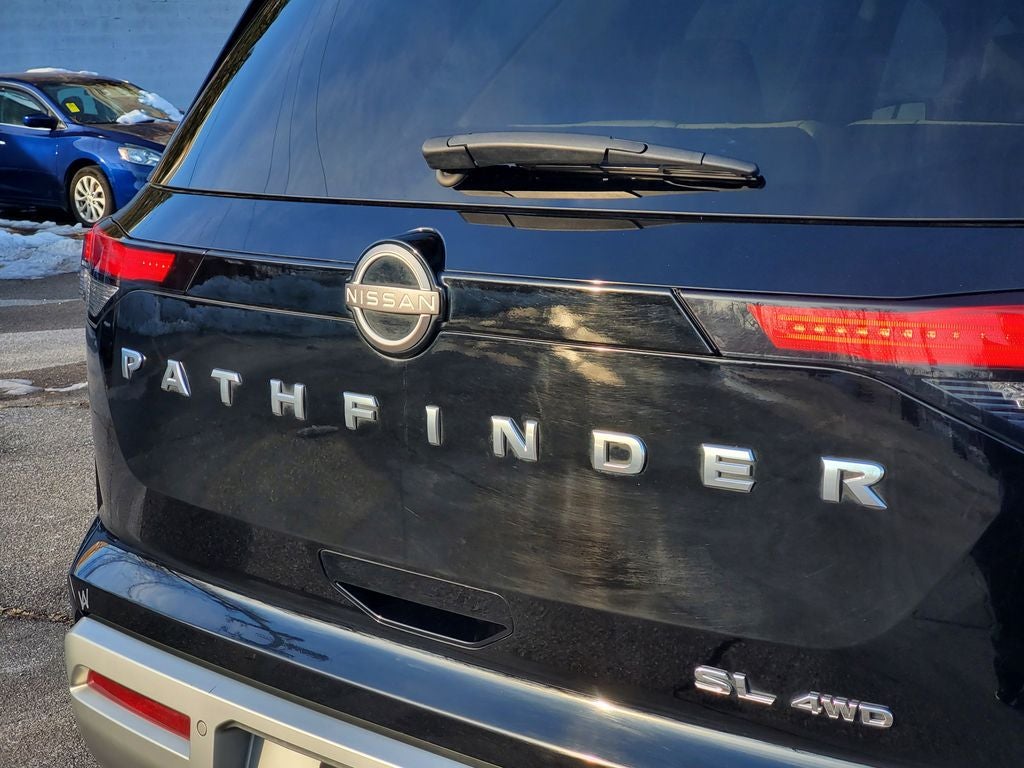 2023 Nissan Pathfinder SL