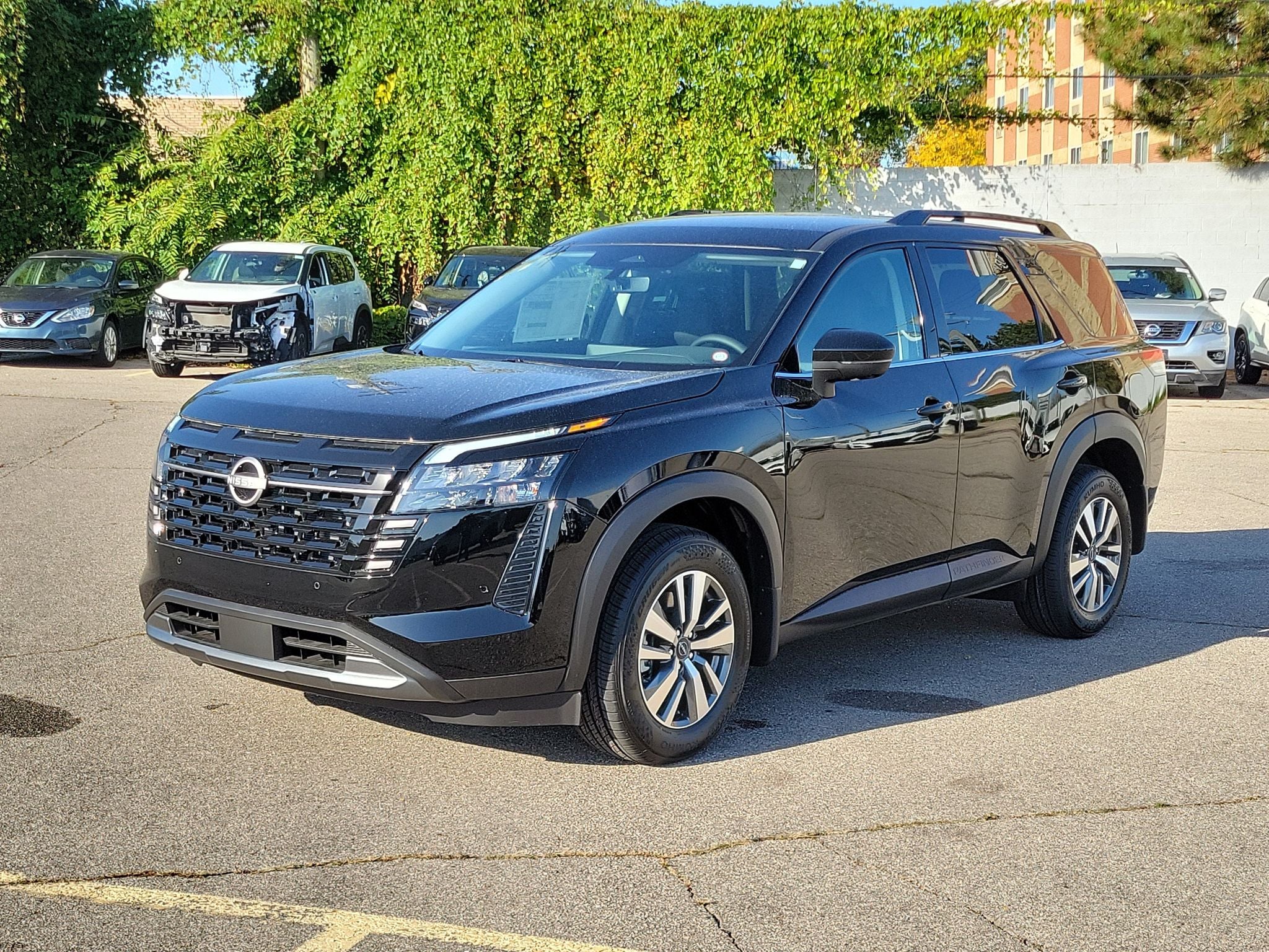 2026 Nissan Pathfinder SL