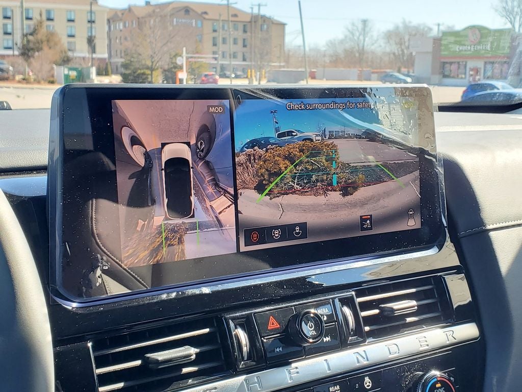 2026 Nissan Pathfinder SL