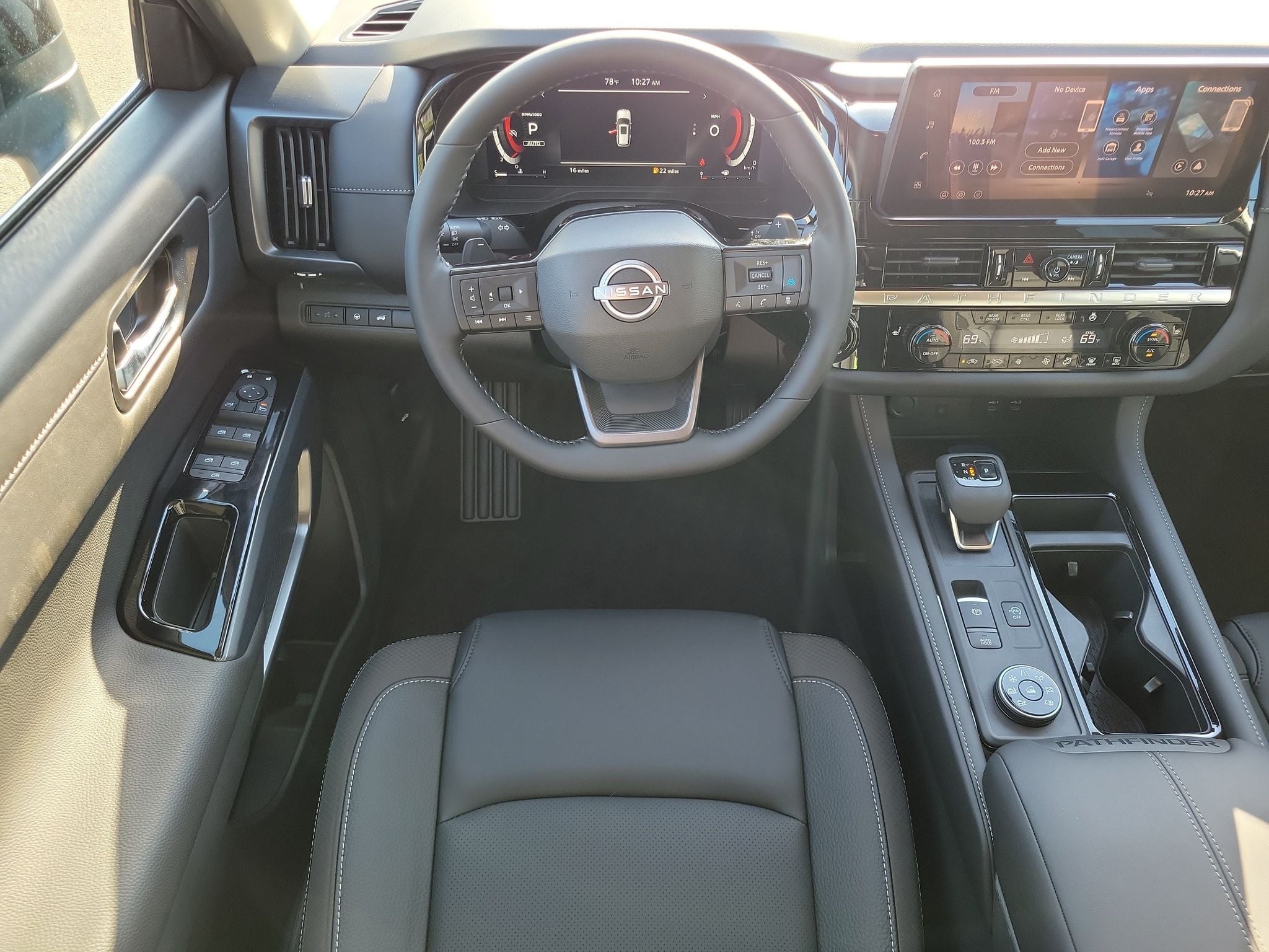 2026 Nissan Pathfinder SL