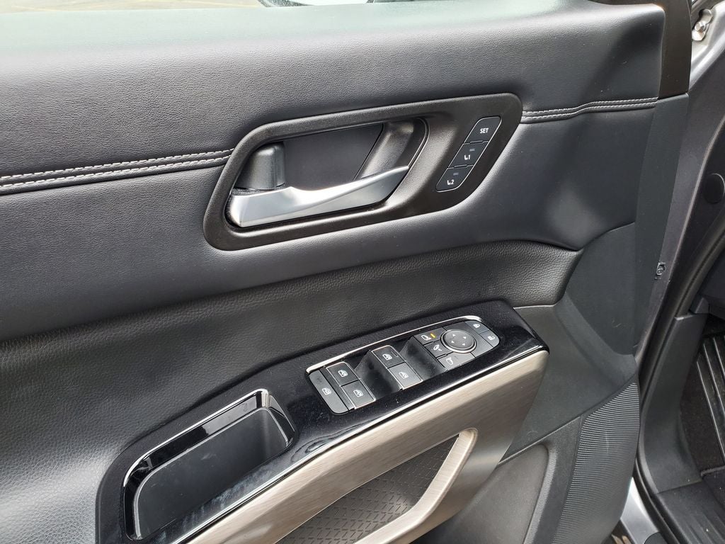 2023 Nissan Pathfinder Platinum w/ CAPTAINS CHAIRS