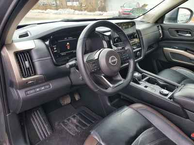 2023 Nissan Pathfinder Platinum w/ CAPTAINS CHAIRS