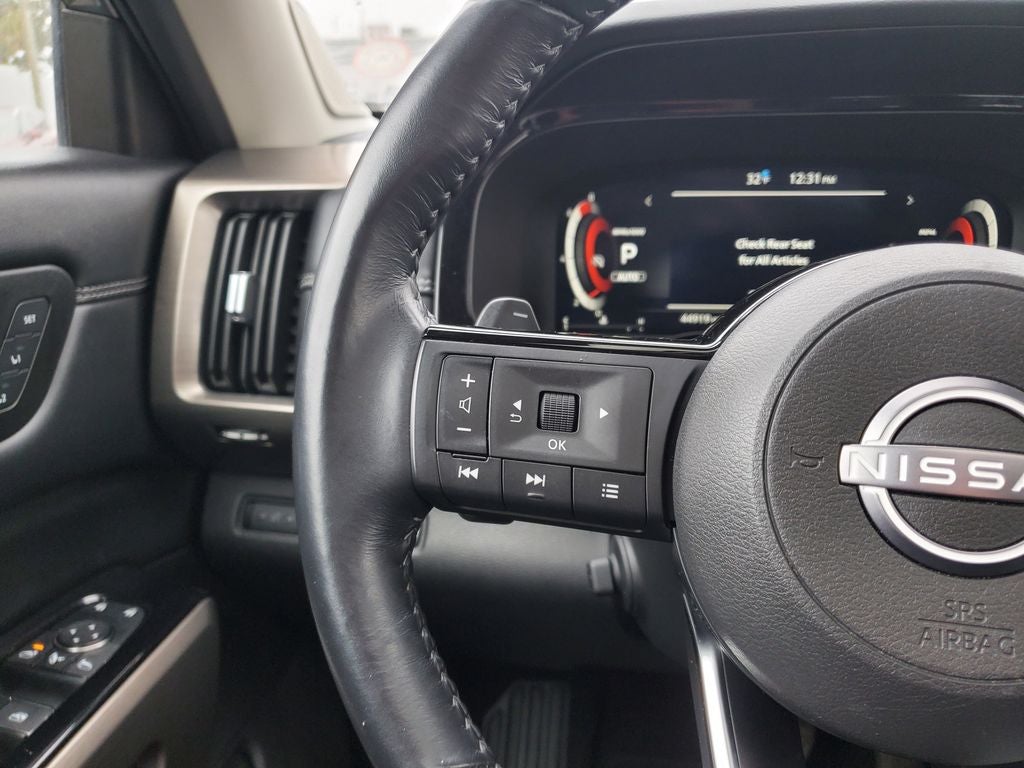 2023 Nissan Pathfinder Platinum w/ CAPTAINS CHAIRS