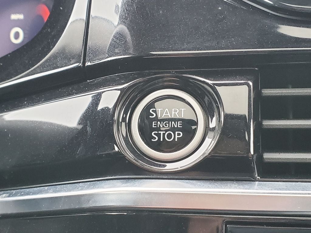 2023 Nissan Pathfinder Platinum w/ CAPTAINS CHAIRS