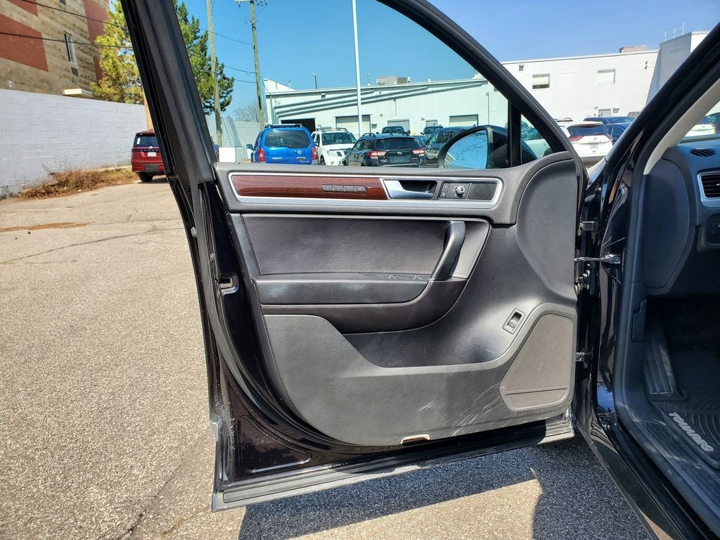 2016 Volkswagen Touareg Lux