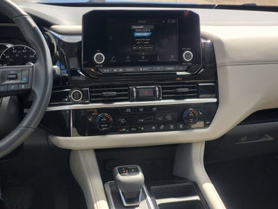 2024 Nissan Pathfinder SV