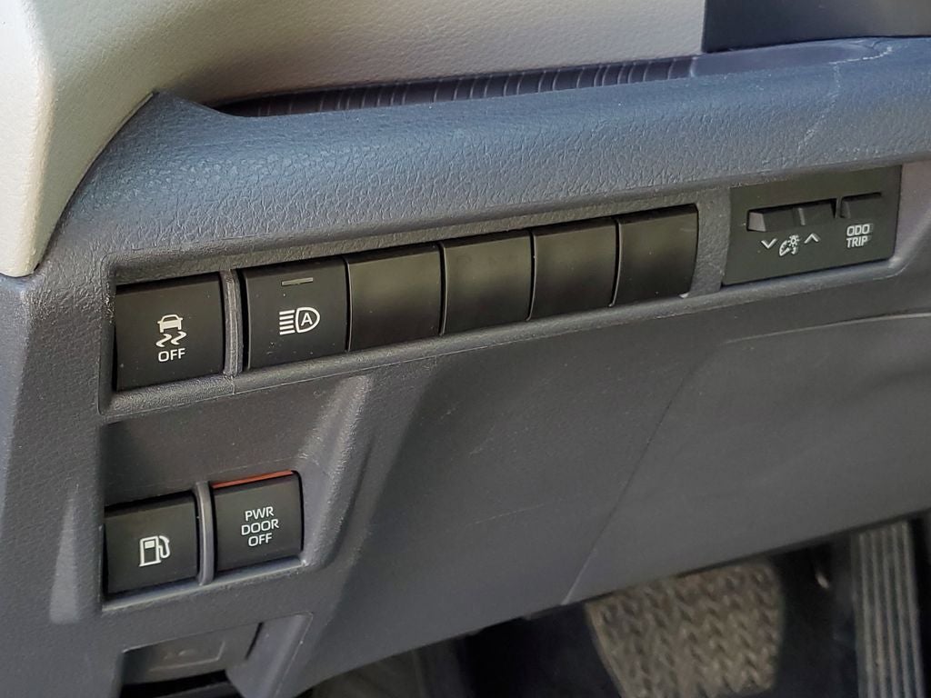 2023 Toyota Sienna LE