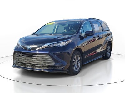 2023 Toyota Sienna LE