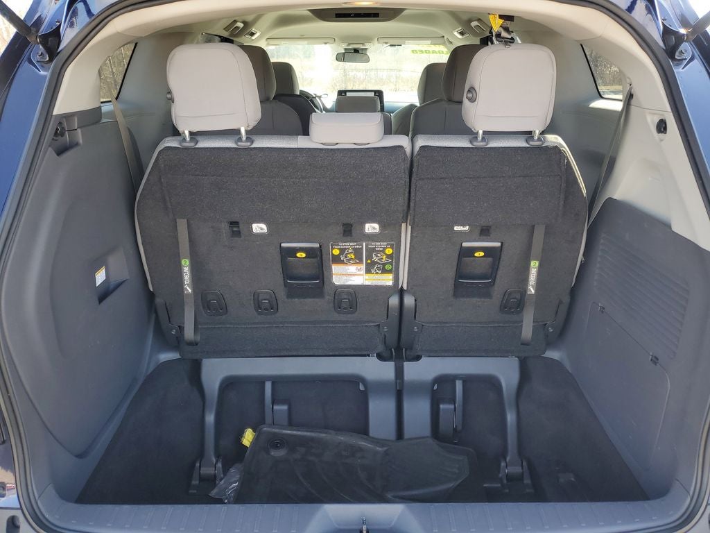 2023 Toyota Sienna LE